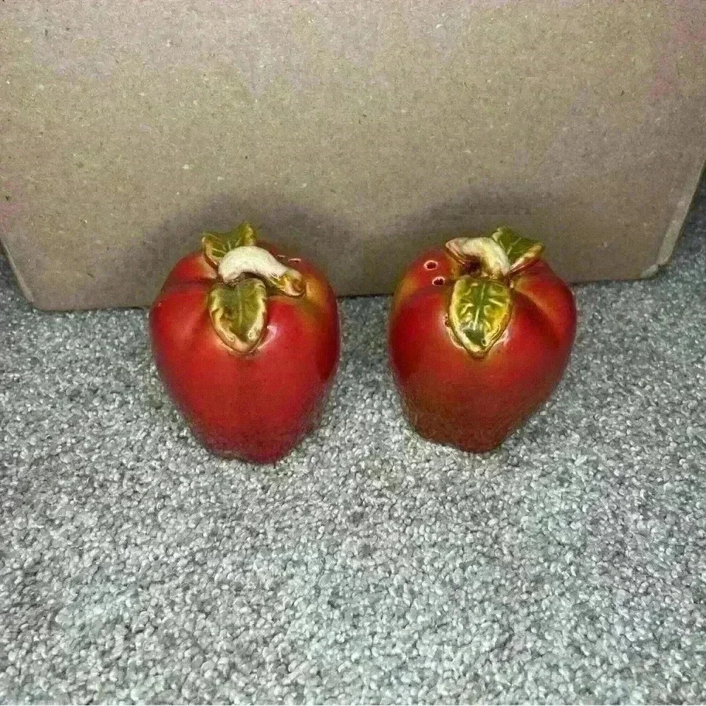 Vintage apple salt‎ and pepper shakers Cottage Core